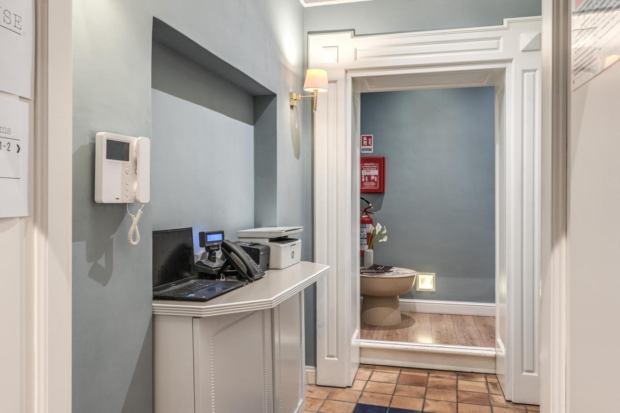 רומא Townhouse Condotti 29 מראה חיצוני תמונה